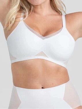 Honey Love Liftwear CrossOver Bra Astral white Wireless Size 32 D/DD( E) small+